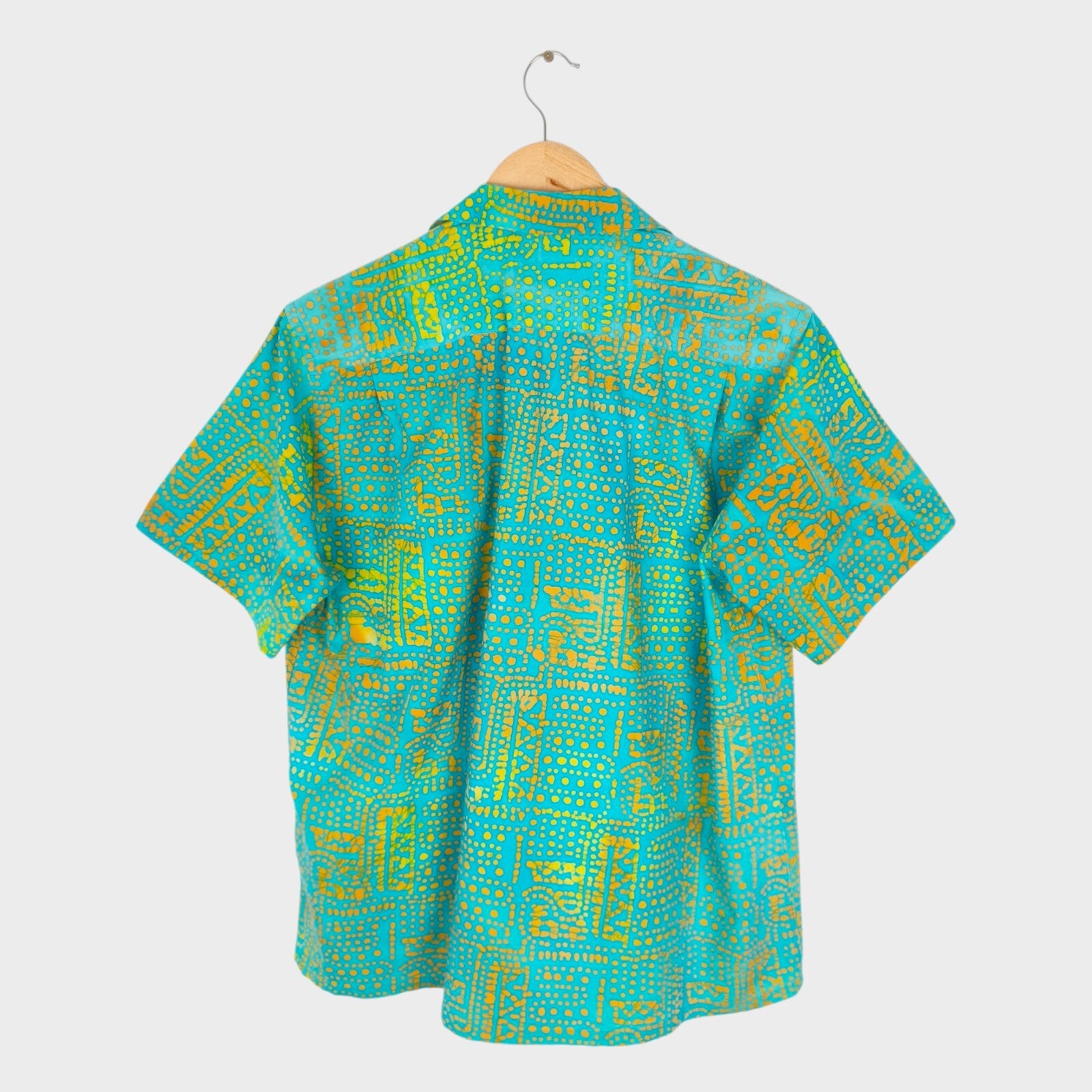 BEAMS PLUS Men's Made in Japan Batik Print Camp Collar Vacation Shirt