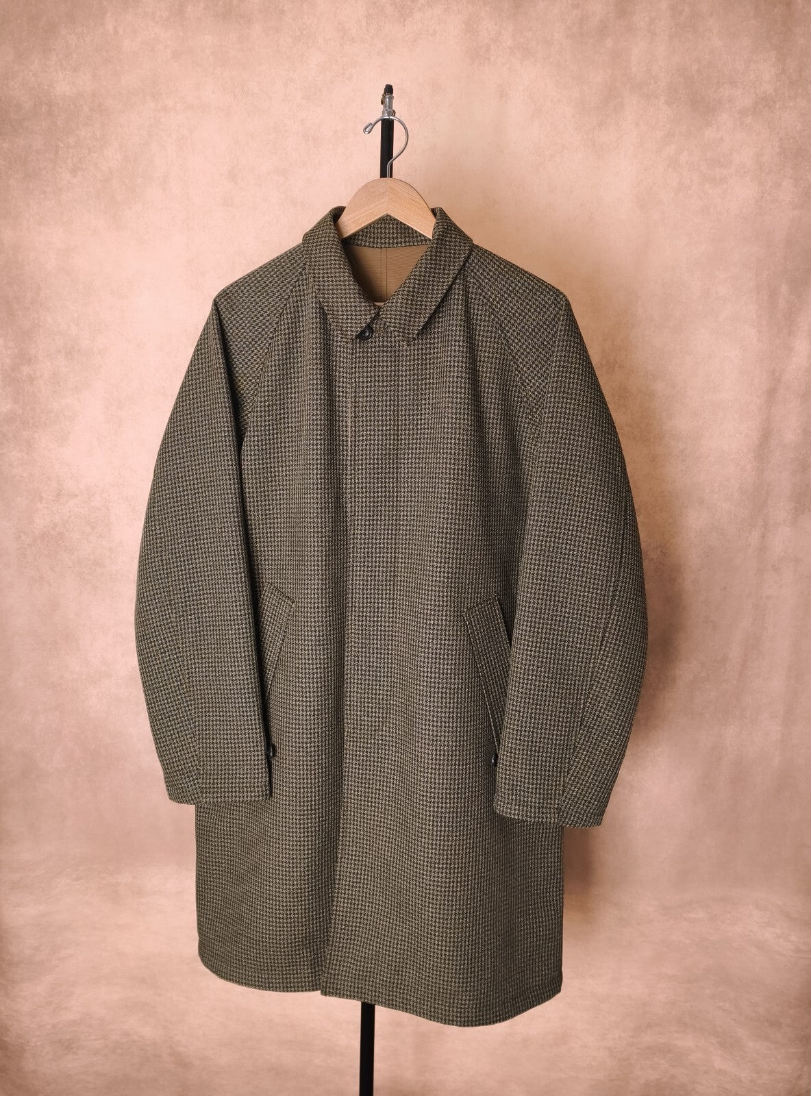 BEAMS PLUS Men's Dogtooth Heavyweight Reversible Balmacaan Coat