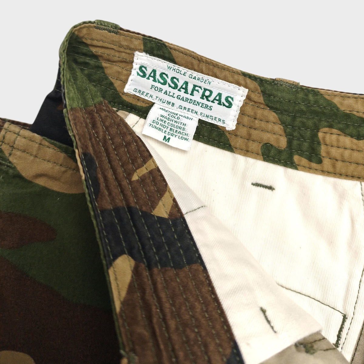 SASSAFRAS Men's Made in Japan Camo Fall Leaf Sprayer Cargo Trousers