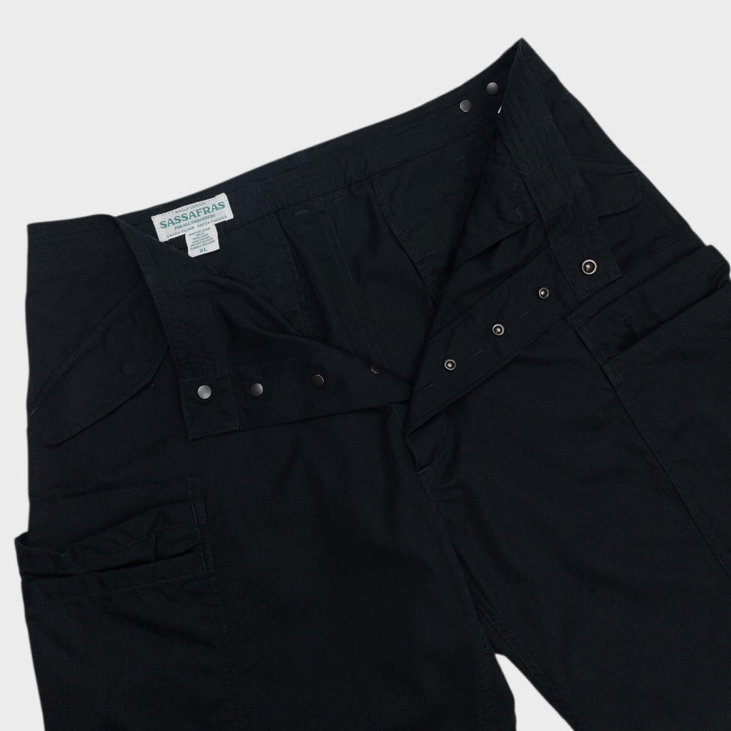 SASSAFRAS Men's Made in Japan Black Overgrown Weather Cotton Cargo Shorts